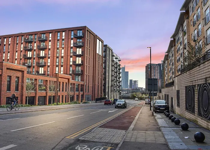 New Stylish City Apartment Free Parking Sleeps 5 Or 6